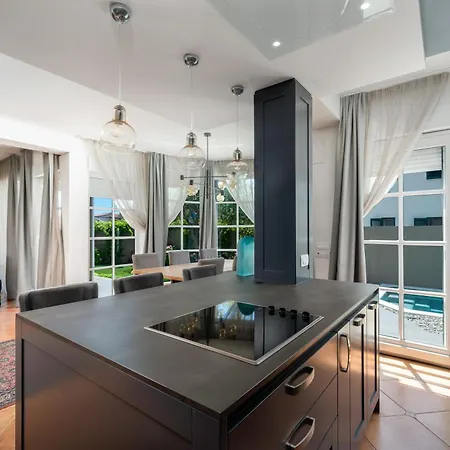 Castella Aurea Villa Kaštela