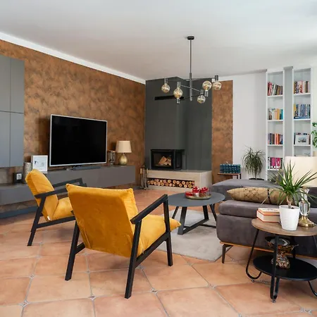 Castella Aurea Willa