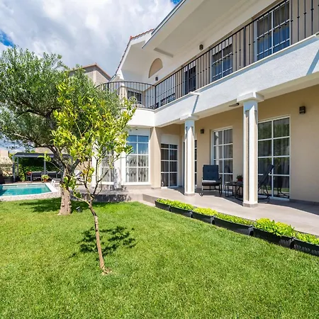 Willa Castella Aurea *