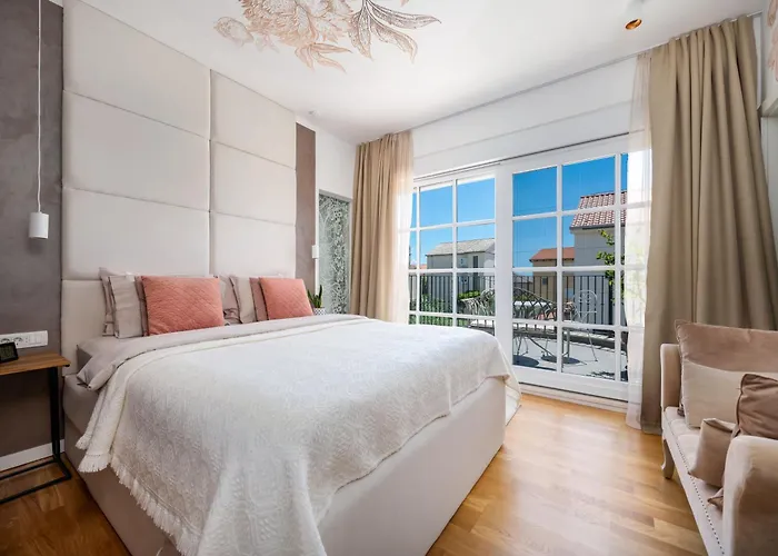 Castella Aurea Villa *