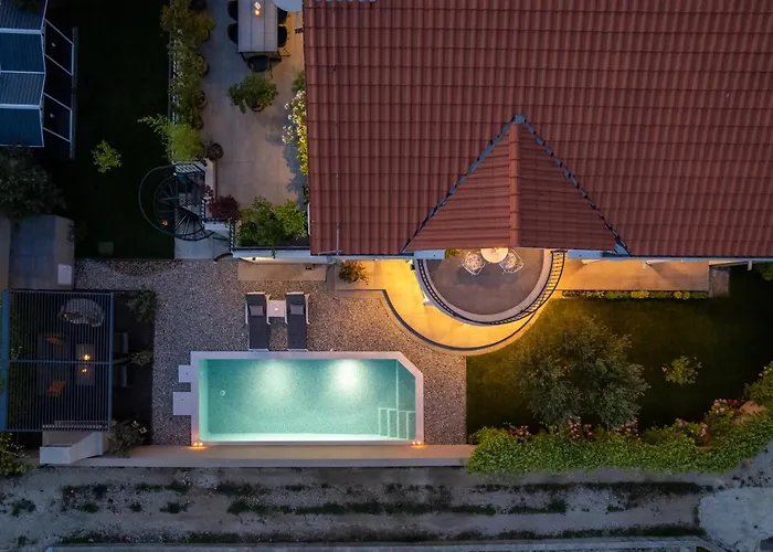 Castella Aurea Villa *